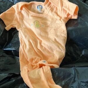 Gerber onesie 0-3 months